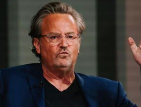 马修·佩里(Matthew Perry)的医生被指控对他的死亡负有责任，但他仍然“被允许合法开药”